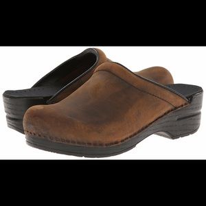 Dansko Sonja clogs in antique brown w black soles